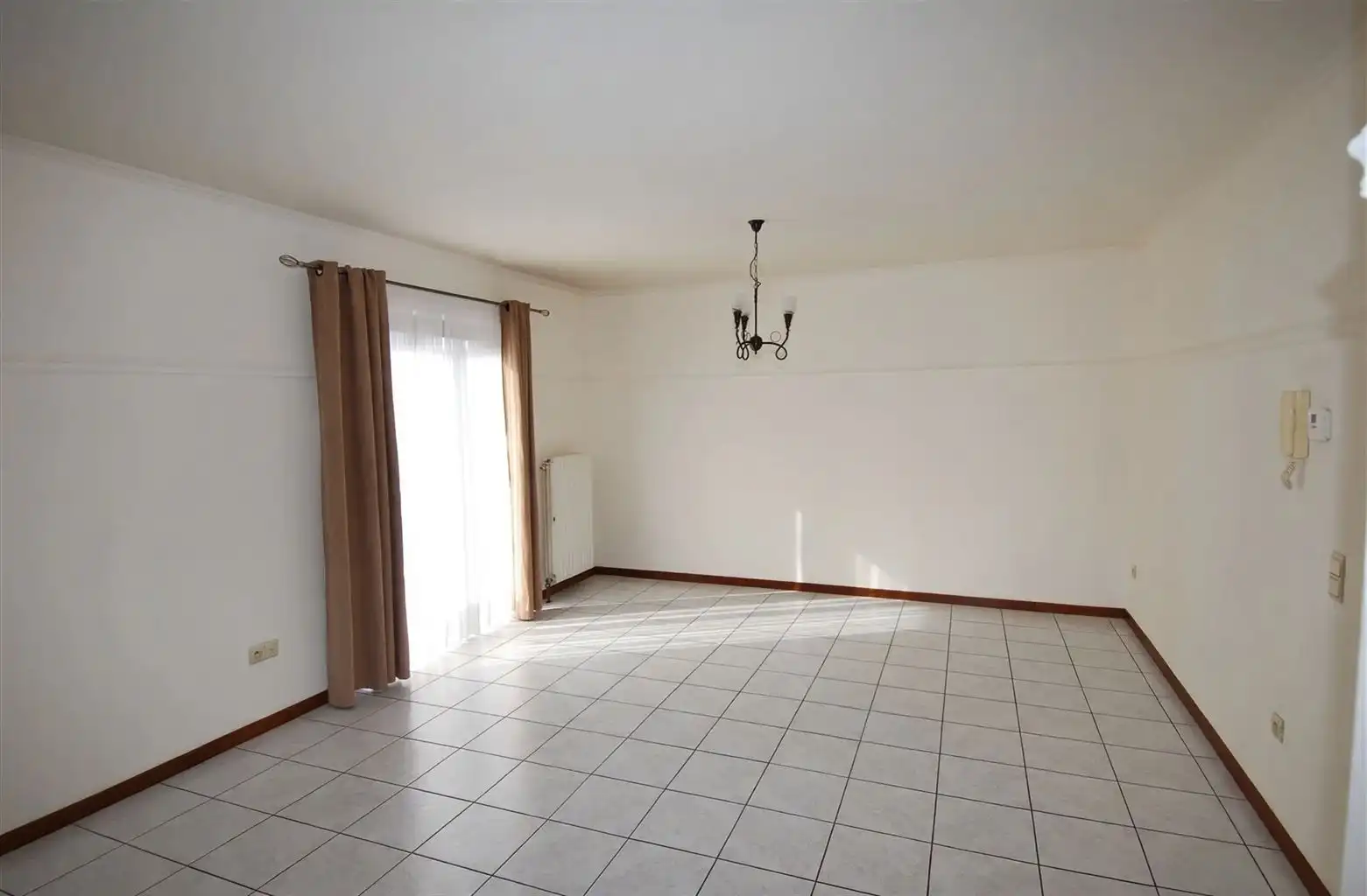 Gelijkvloers appartement met 2 slaapkamers en garagebox. foto {{pictureIndex}}