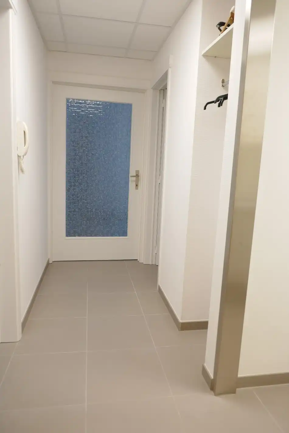 Gerenoveerde serviceflat midden het groen in Assebroek. foto 20