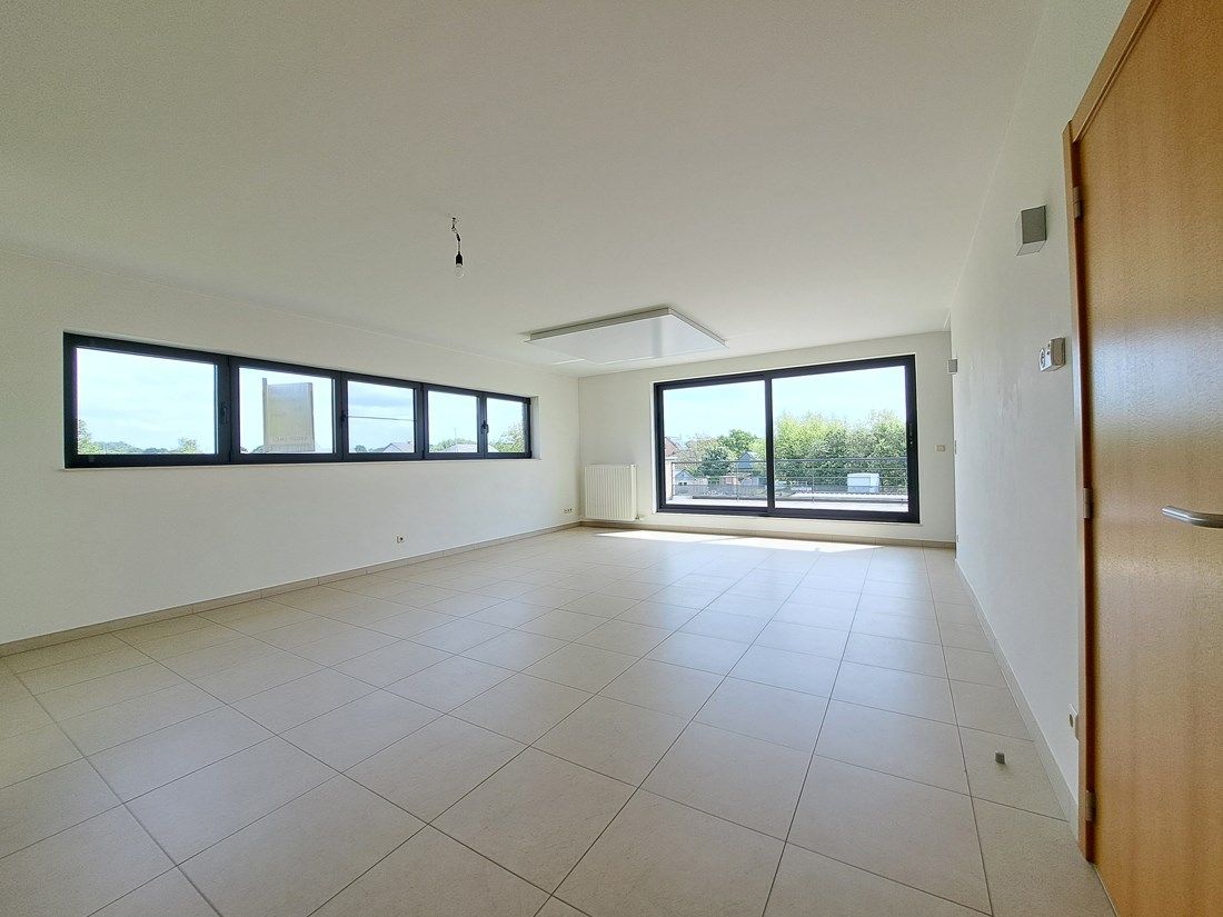 Stijlvol duplex appartement te Kermt foto 5