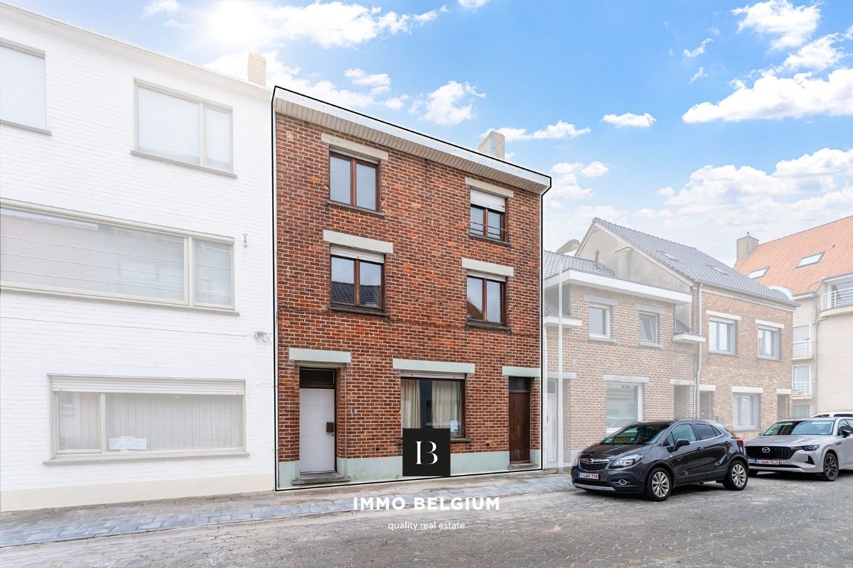 Totaal te renoveren woning in de Noordzeestraat foto {{pictureIndex}}