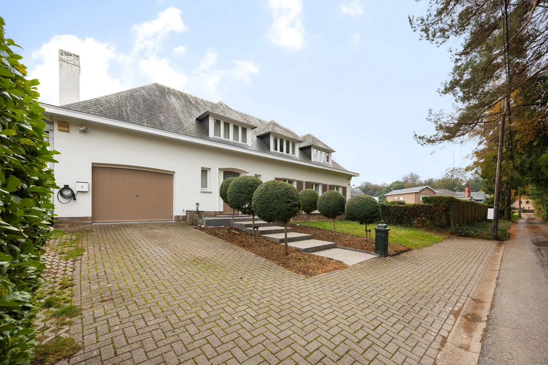 Rustig en groen gelegen statige, instapklare villa foto 2