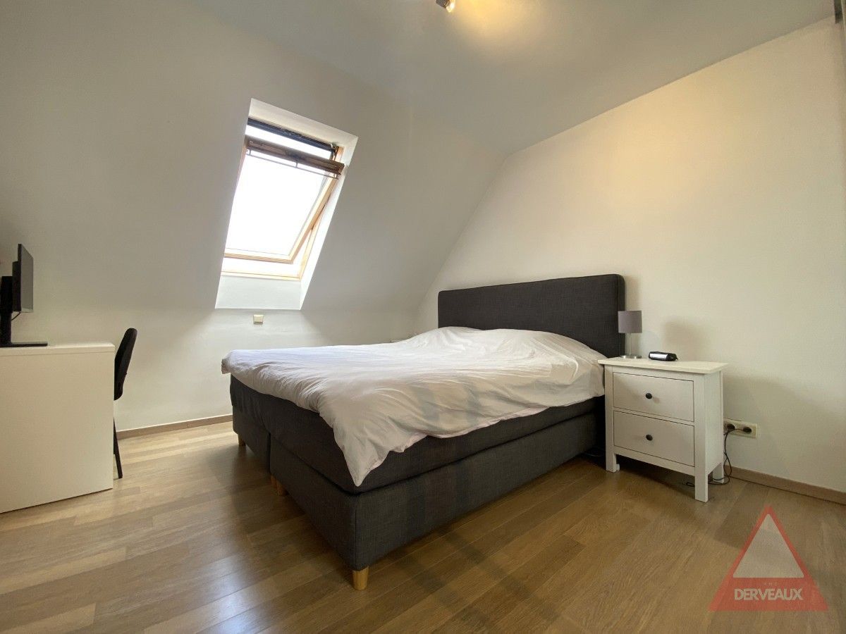Rumbeke – Lichtrijk duplexappartement met 2 slaapkamers en garage foto 13