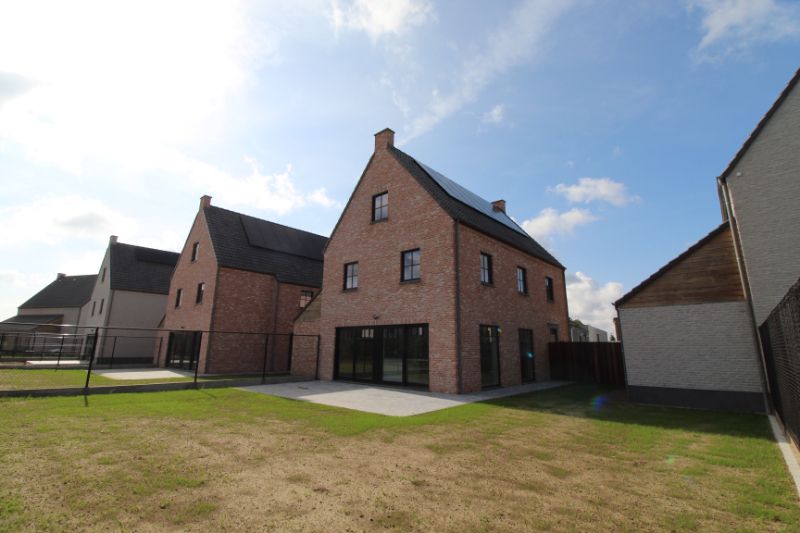 Woning met uniek landelijk karakter te Izegem foto 15