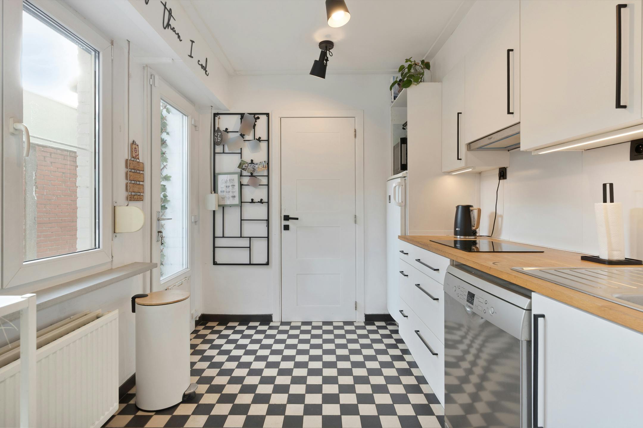 Huis met 2 slaapkamers te koop in centrum Stabroek! foto 7