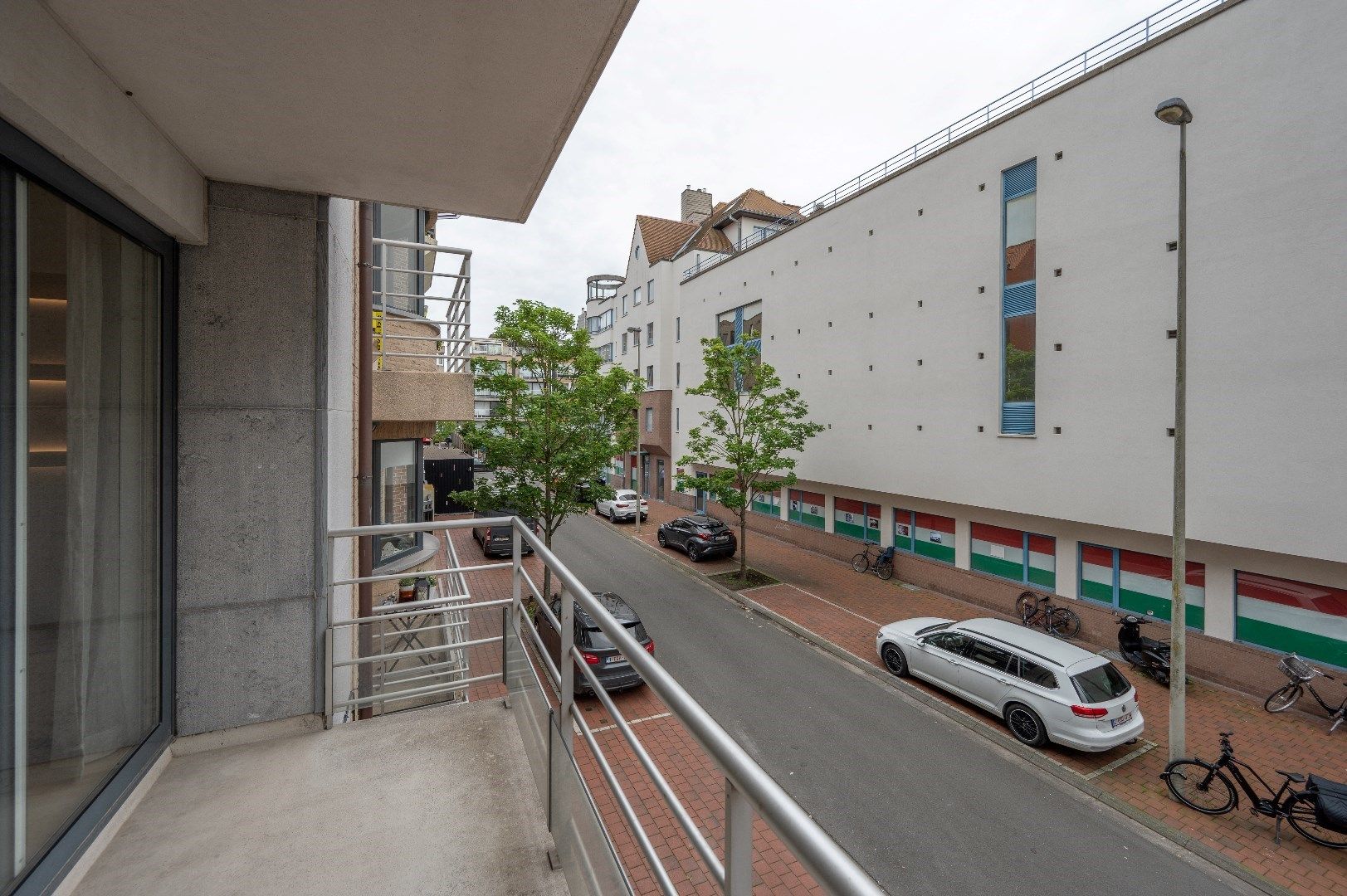 Zeer smaakvol gerenoveerd 2-slaapkamer appartement met zonnig terras in het centrum van Knokke!  foto 12