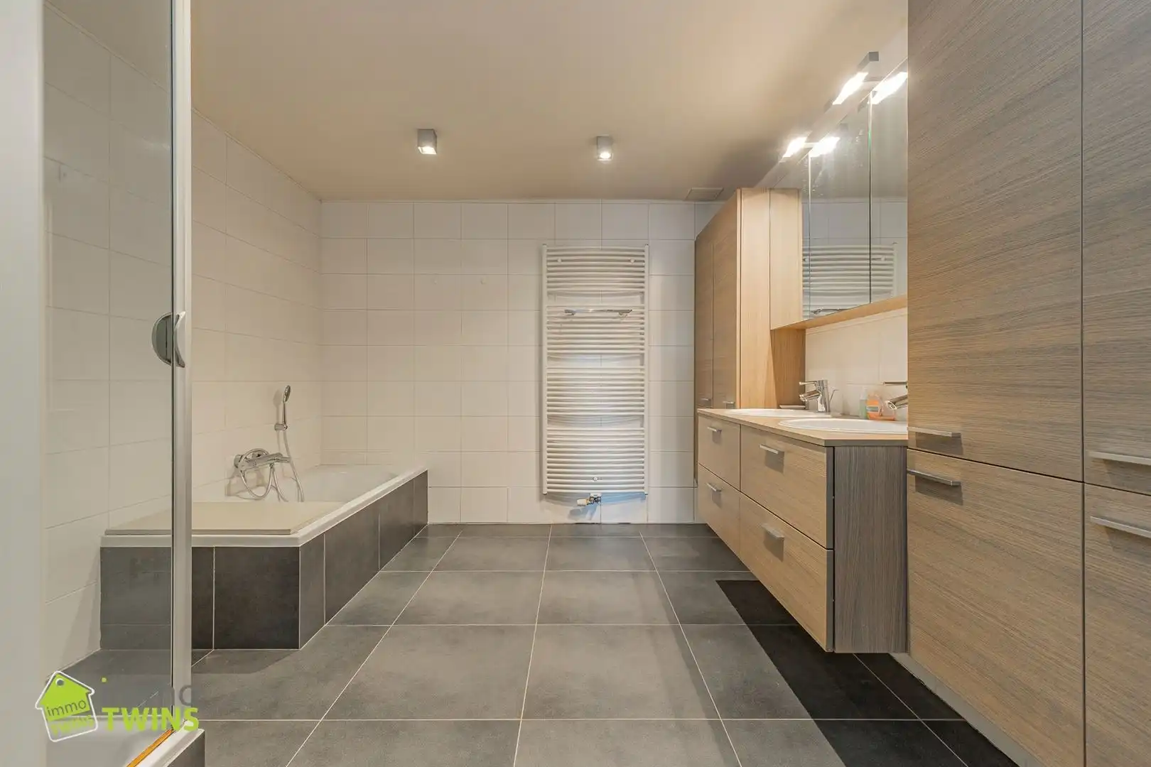 Ruim duplexappartement van 151 m² met 3 slaapkamers, terras en dubbele autostaanplaats foto 11