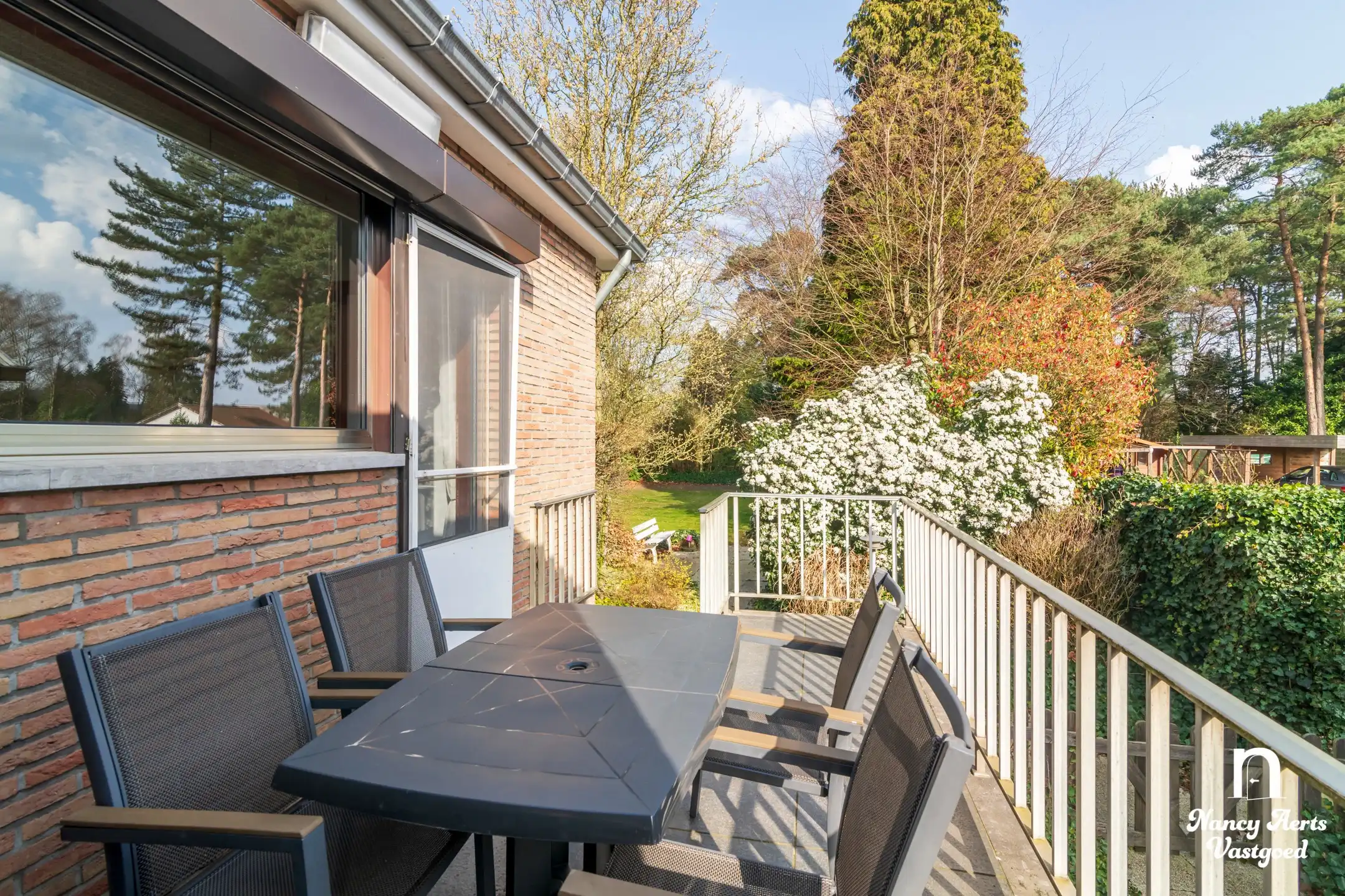 Goed onderhouden gezinswoning met grote tuin foto 4