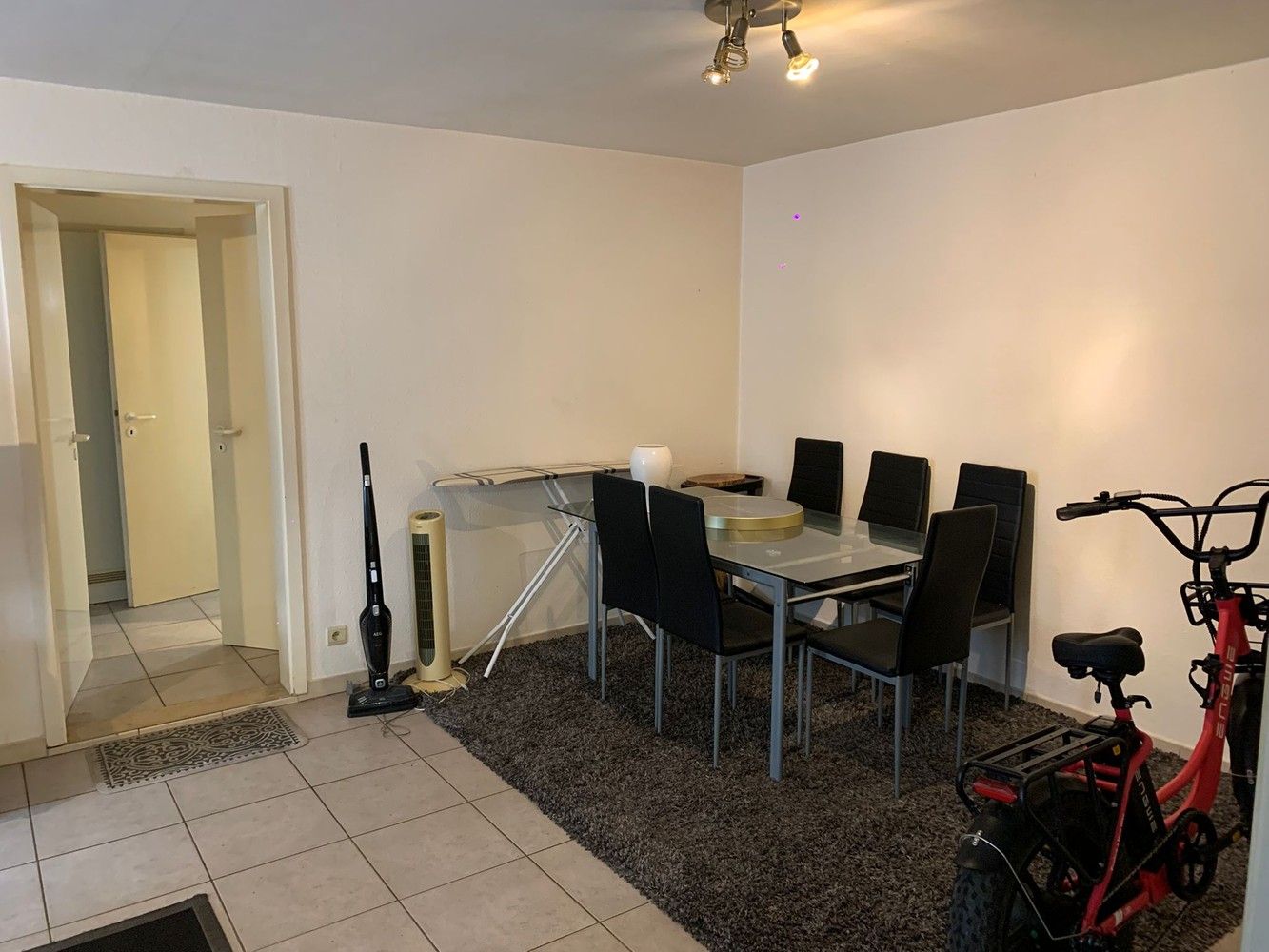 Gelijkvloers appartement met 1 slaapkamer, centraal gelegen nabij het centrum van Genk. foto 3