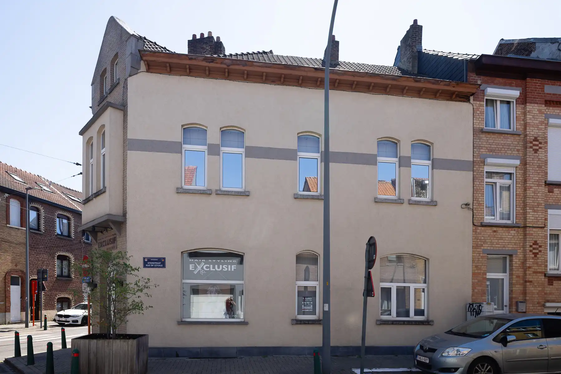 Veelzijdige woning met handelsruimte en garage foto 2