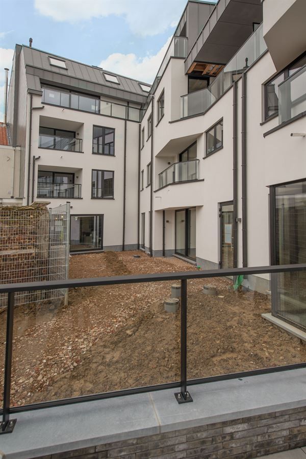 Dit groot nieuwbouwappartement (BTW 6%) op het gelijkvloers heeft een bewoonbare oppervlakte van 117m² en een groot terras van 25m² met een ideale zuidwest-oriëntatie foto 4