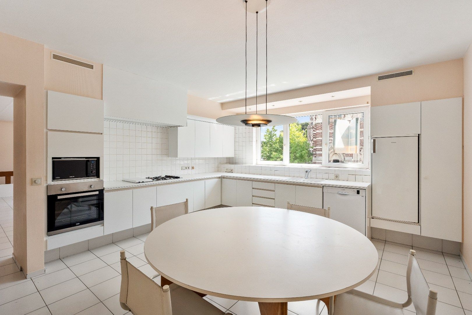 Uniek handelspand met duplexappartement op een toplocatie in Dadizele foto 6