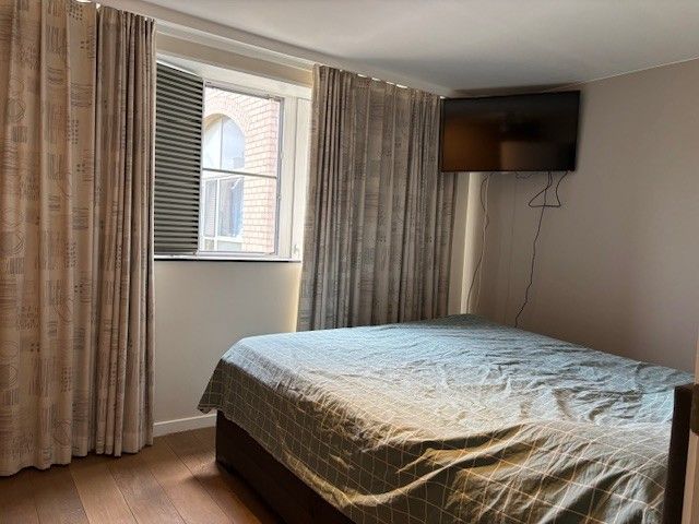 Rustig en toch centraal gelegen, instapklare,  halfopen woning met 4 slaapkamers, tuin en zeer ruime garage (energielabel B, elektriciteit goedgekeurd, zonnepanelen...) foto 8