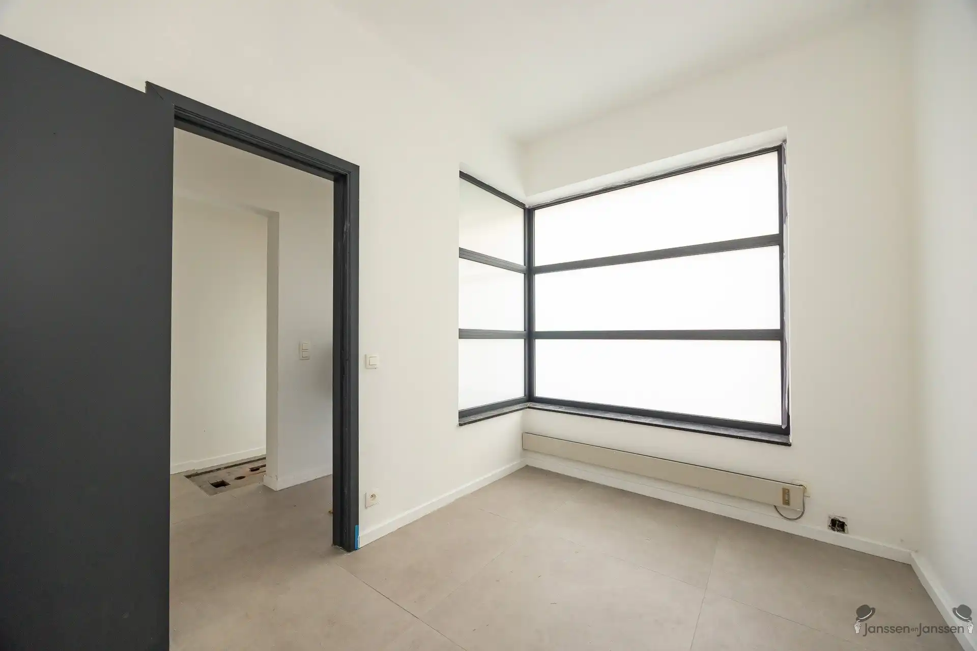 Karaktervolle, gerenoveerde woning met veelzijdige indeling tegenover de kerk van Brecht  foto 8