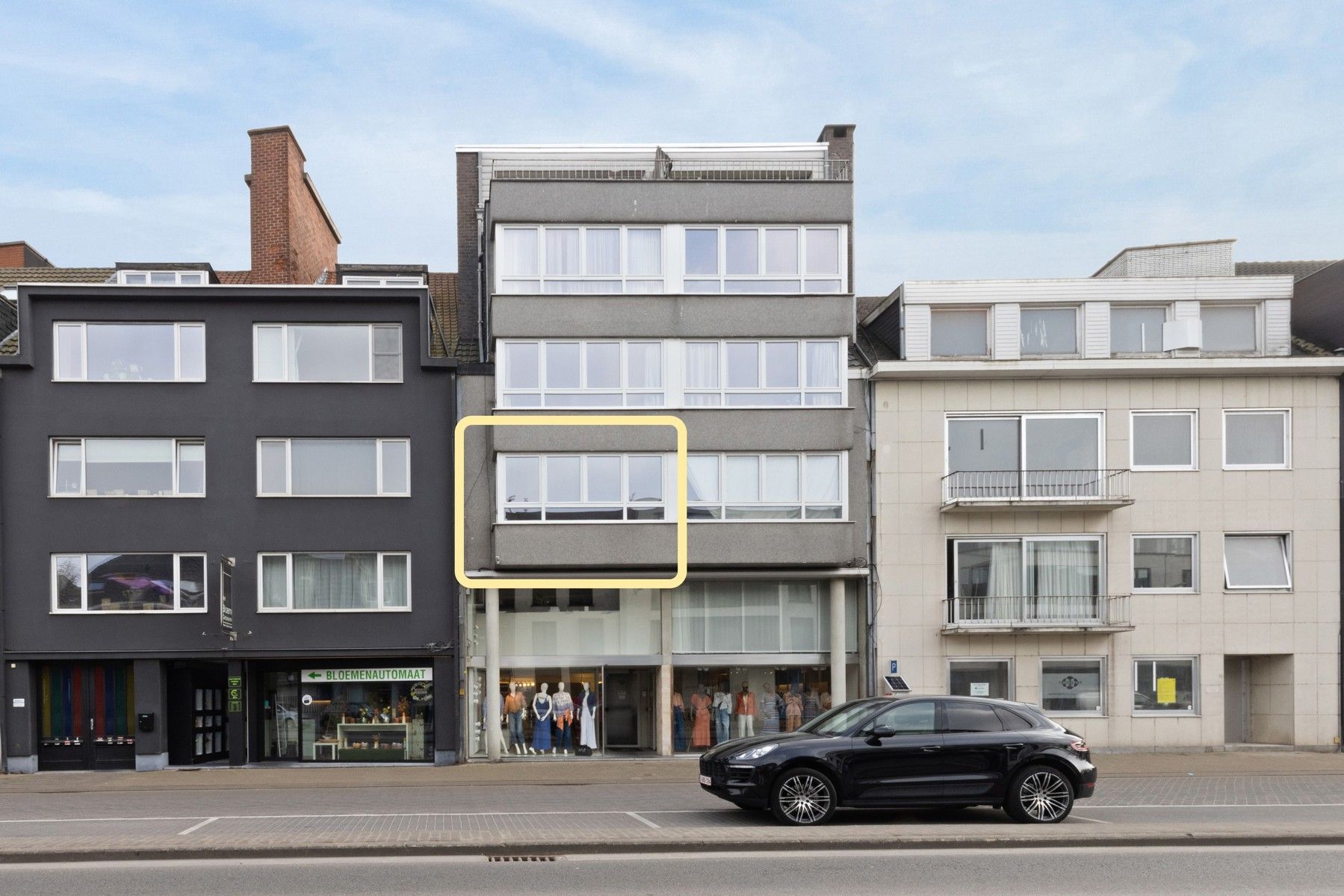 Lichtrijk appartement met 2 slaapkamers in het centrum van Deinze foto {{pictureIndex}}