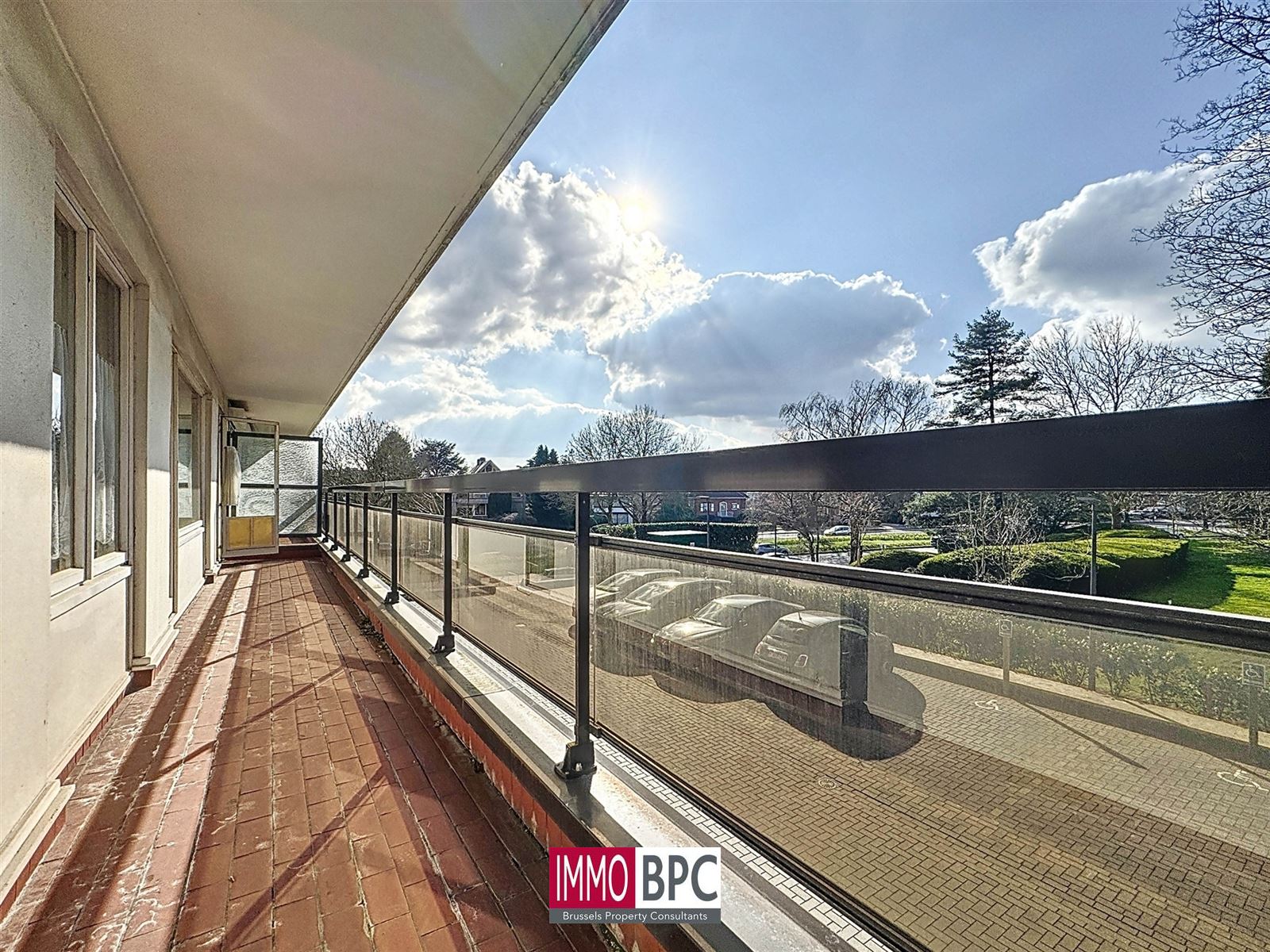 te renoveren appartement met groot terras! foto 5