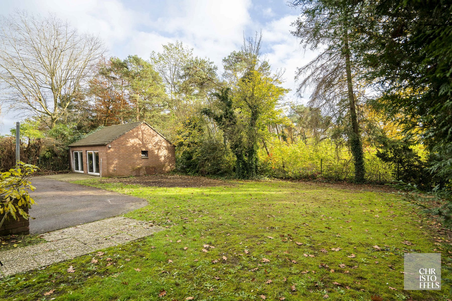 Opbrengsteigendom, bijzonder groot woonhuis van 761m² met 10 slaapkamers, mooi en rustig gelegen op 1.800m² met een eigen parkeerterrein!  foto 8