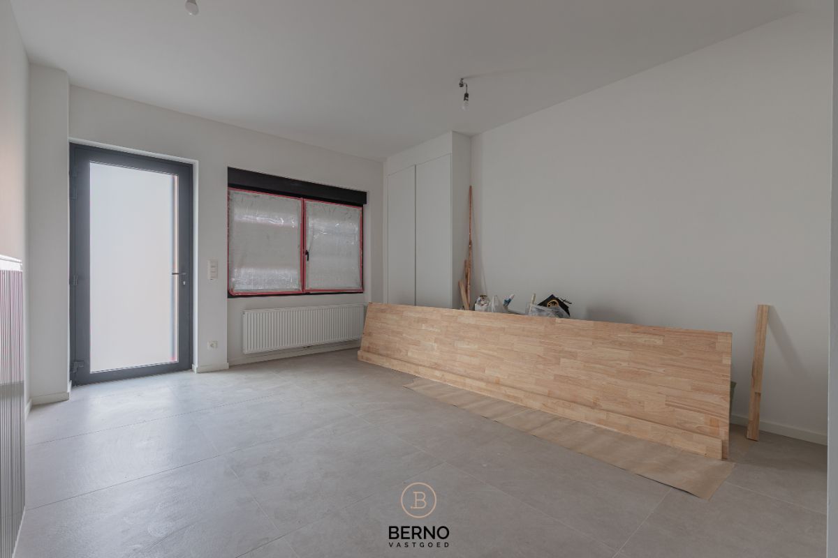 Vernieuwbouw woning met tuin foto 8