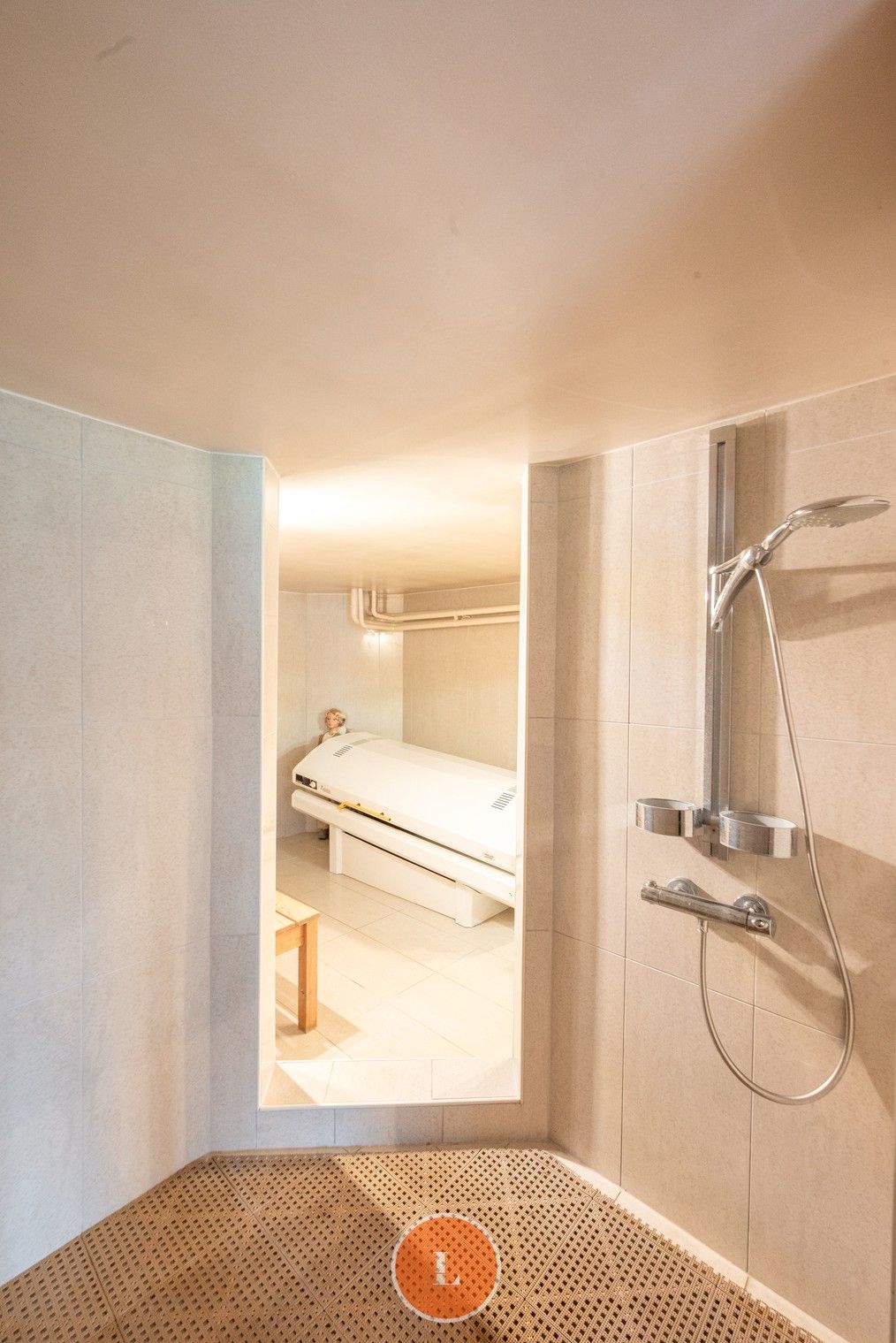 Statige villa met binnenzwembad, polyvalente ruimte en groene privacy foto 12