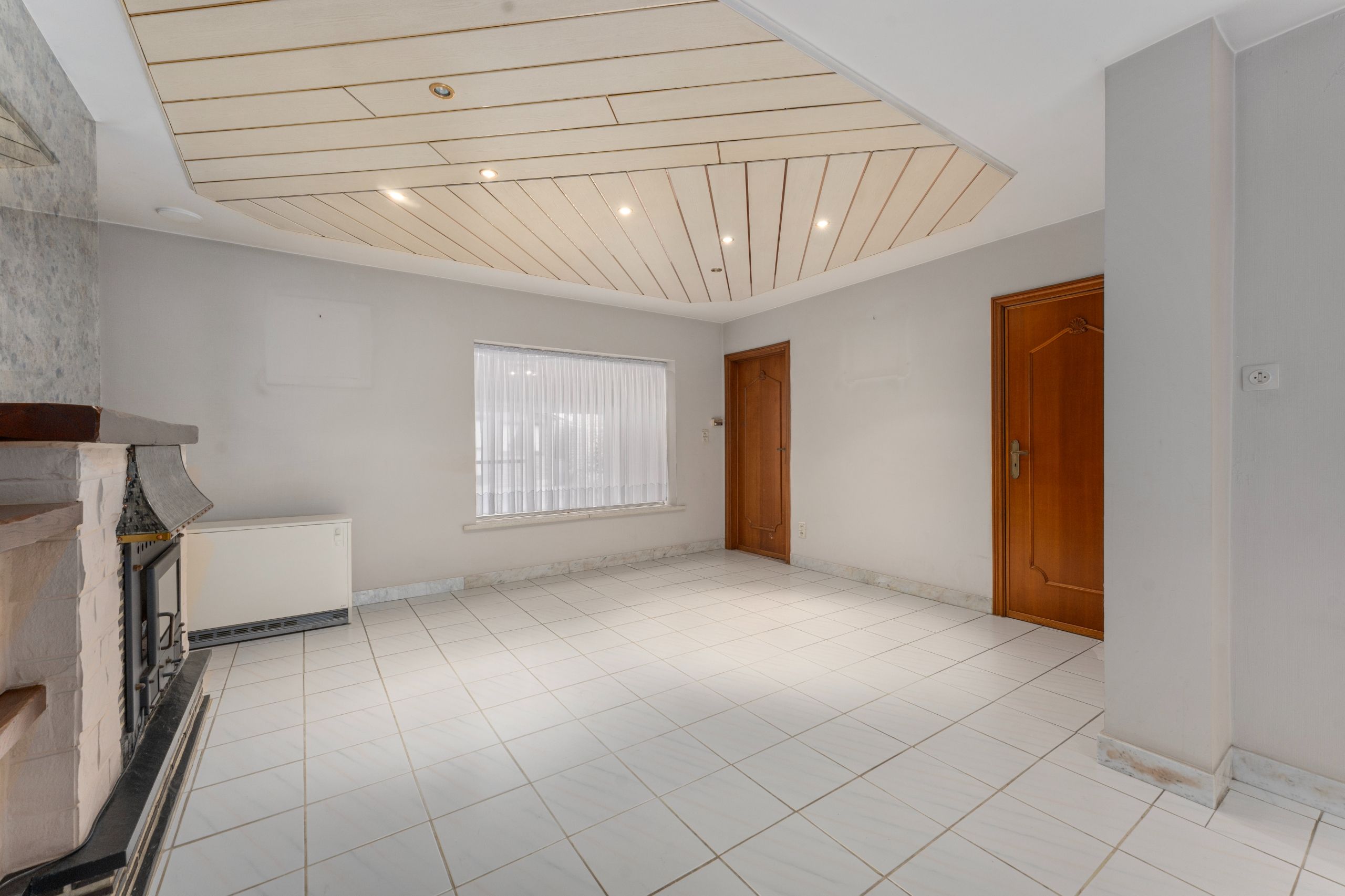 Hoofdfoto van de publicatie: Volledig te renoveren woning aan de rand van Deerlijk met zeer ruime garage op 262m2