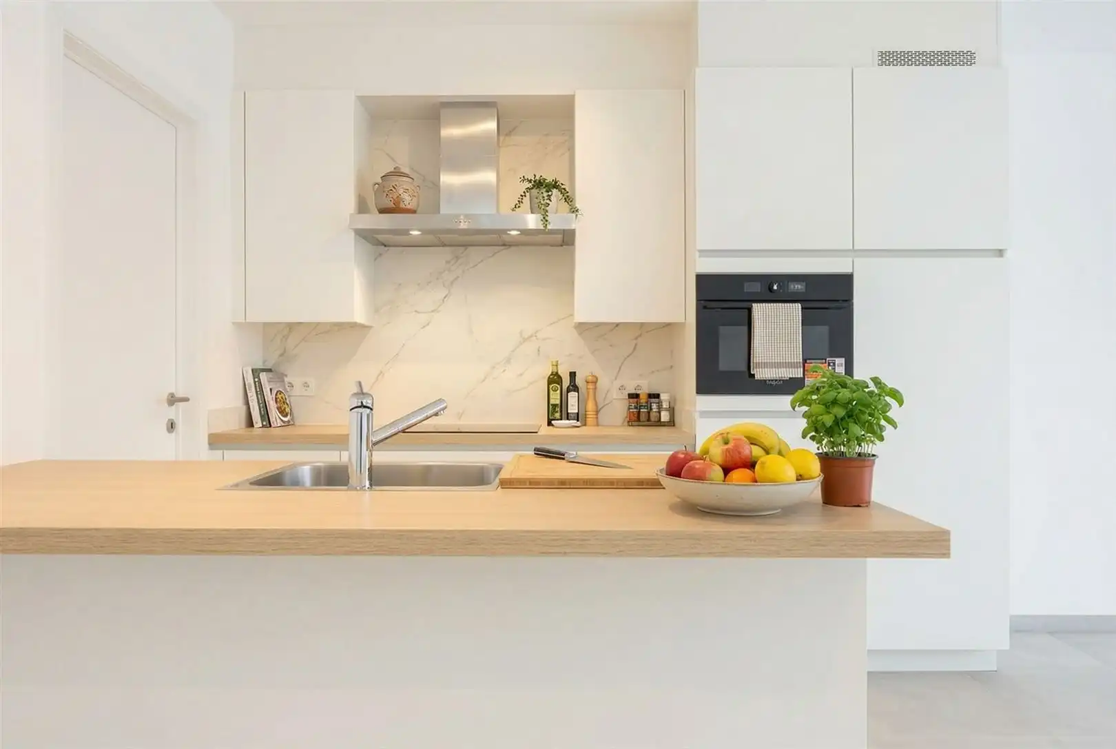 Modern nieuwbouwappartement met 2 slaapkamers, terras & overdekte autostaanplaats foto 3