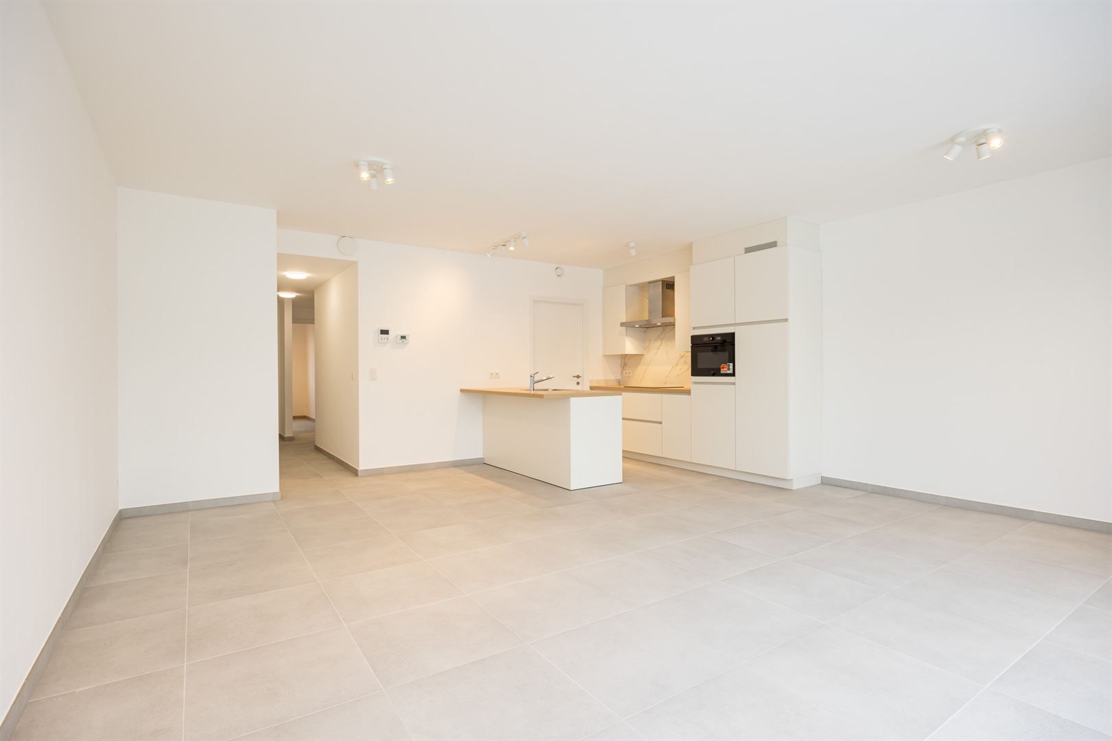 Modern nieuwbouwappartement met 2 slaapkamers, terras & overdekte autostaanplaats foto 3