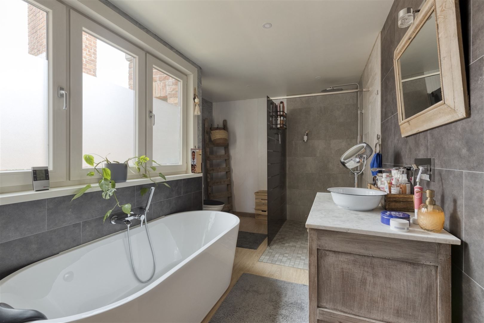 RUIME WONING MET 3 SLKS, 2 BADK & TOEGANKELIJK VIA TUIN !!! foto 13