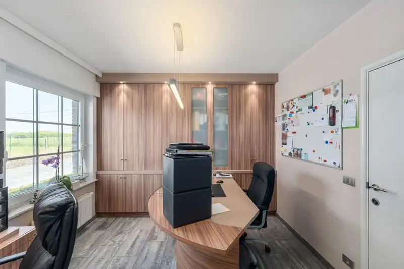 Uitzonderlijke villa-landhuis met bijgebouwen op een prachtig domein. foto 12