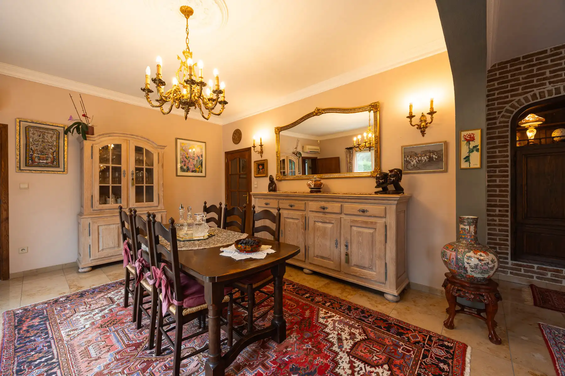 Statige villa met uitzonderlijk veel ruimte en potentieel  foto 8