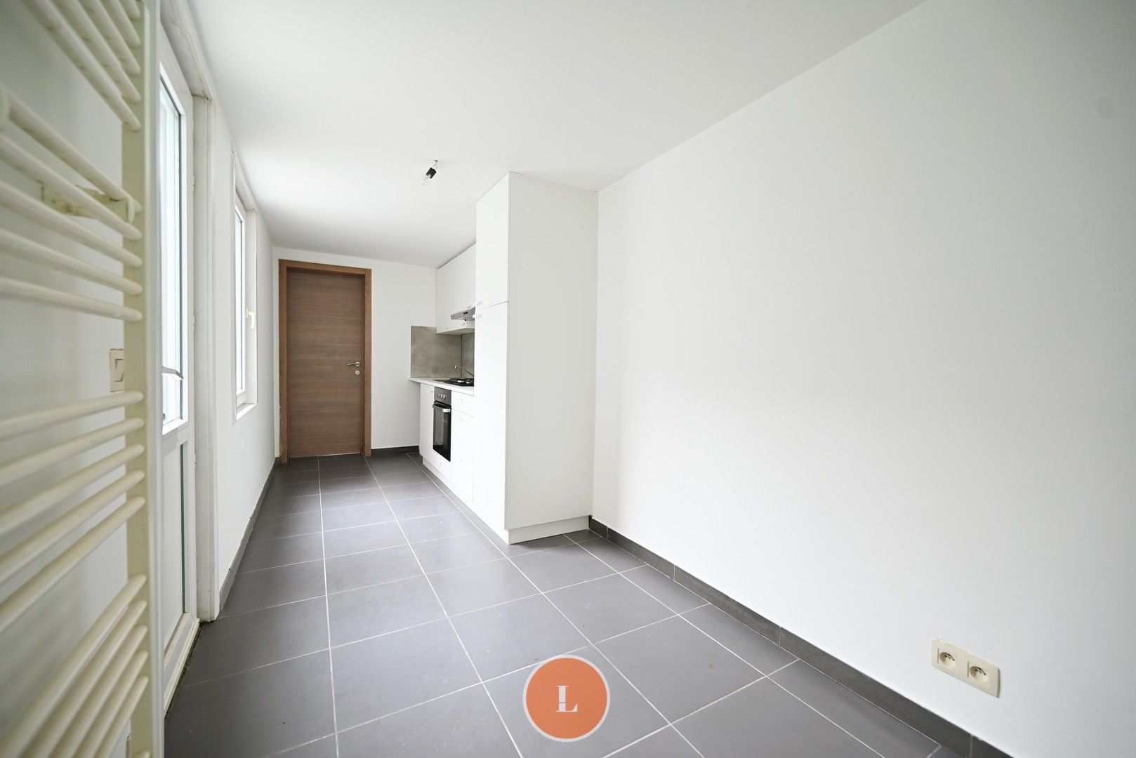 Instapklare woning met 2 slaapkamers én ruime afgewerkte zolder foto {{pictureIndex}}