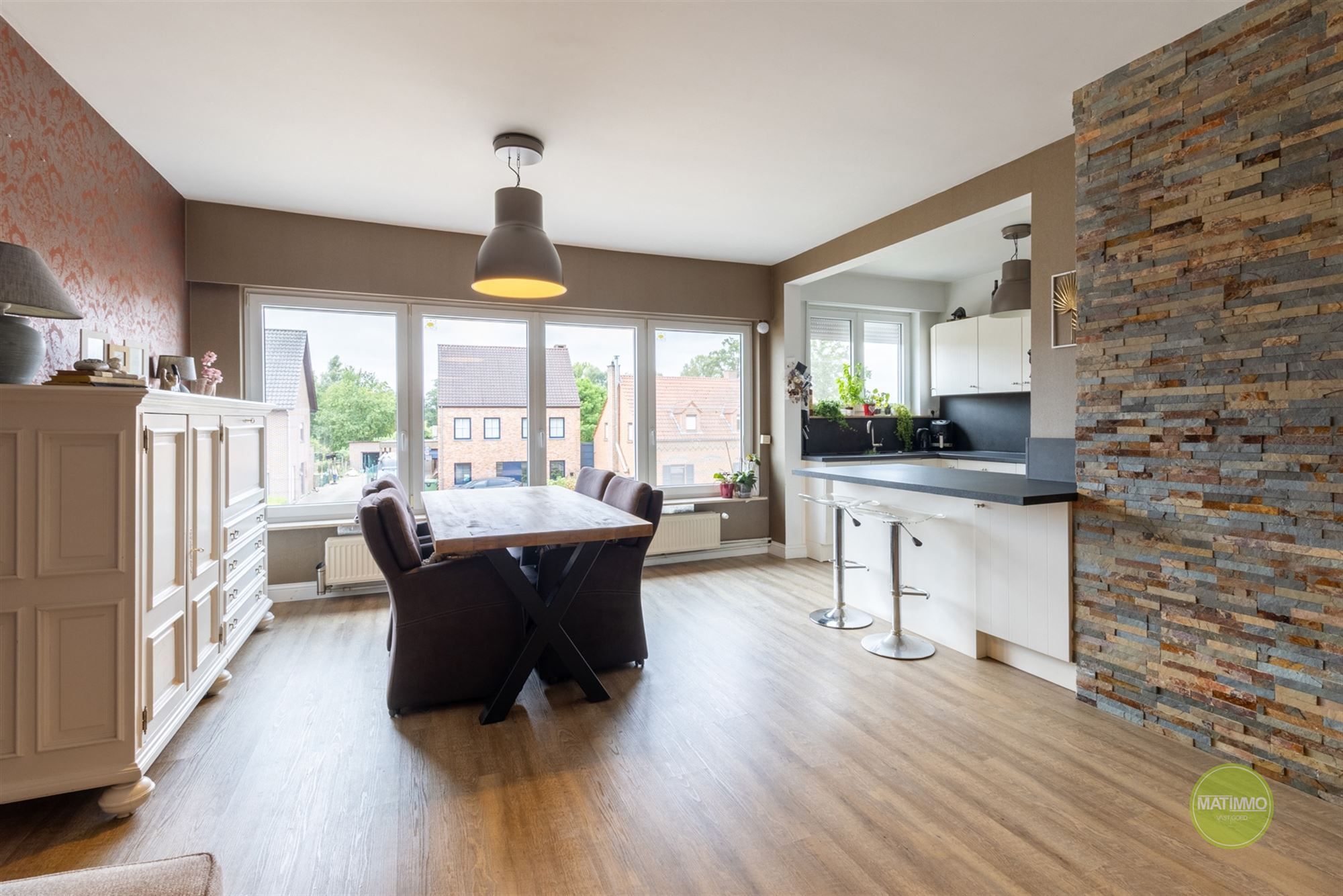 Instapklaar en ruim duplex appartement in Ezaart foto 3