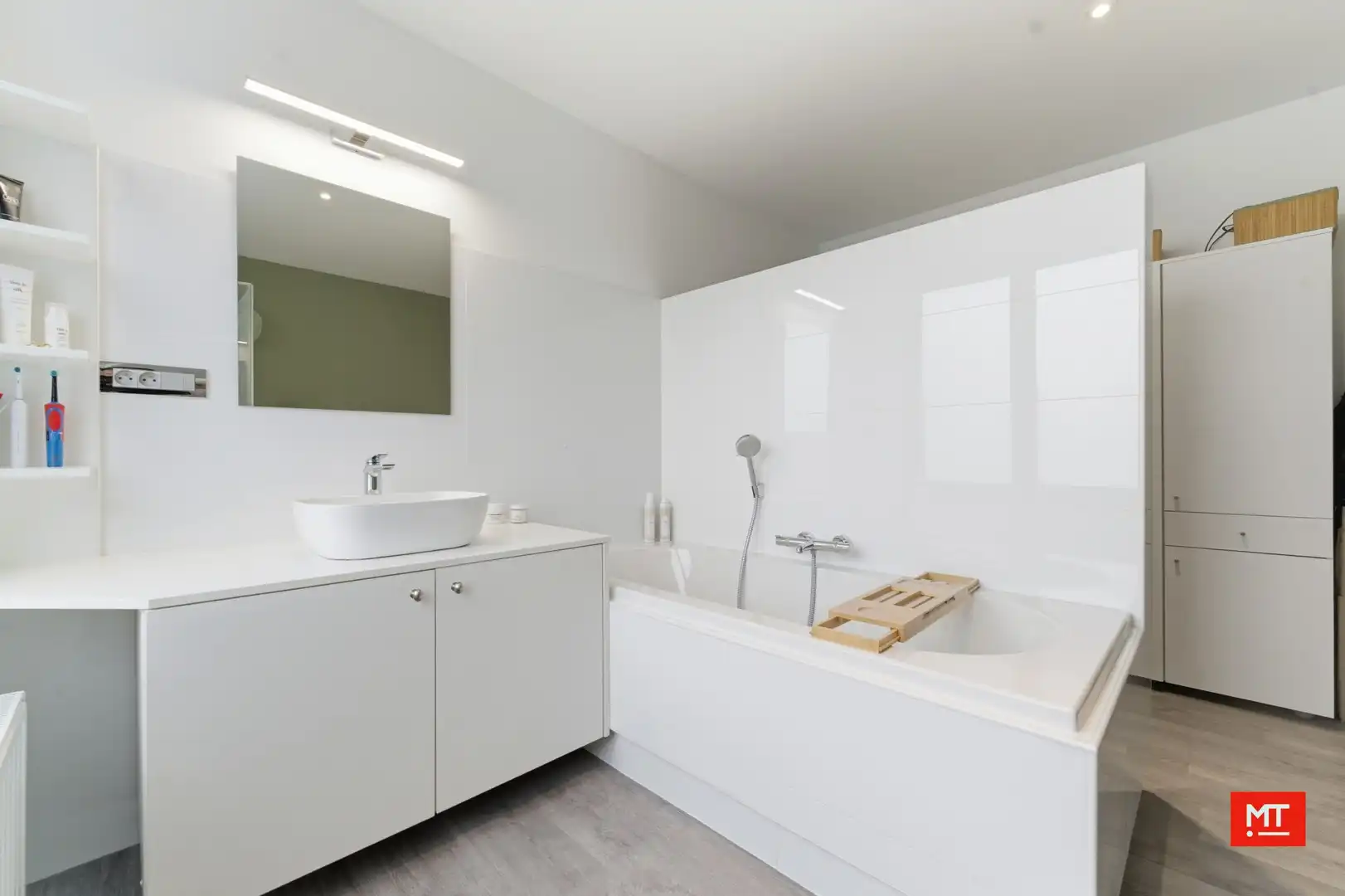 Centraal gelegen instapklare woning met 3 slaapkamers, zonnige tuin en praktijkruimte in Langemark foto 14