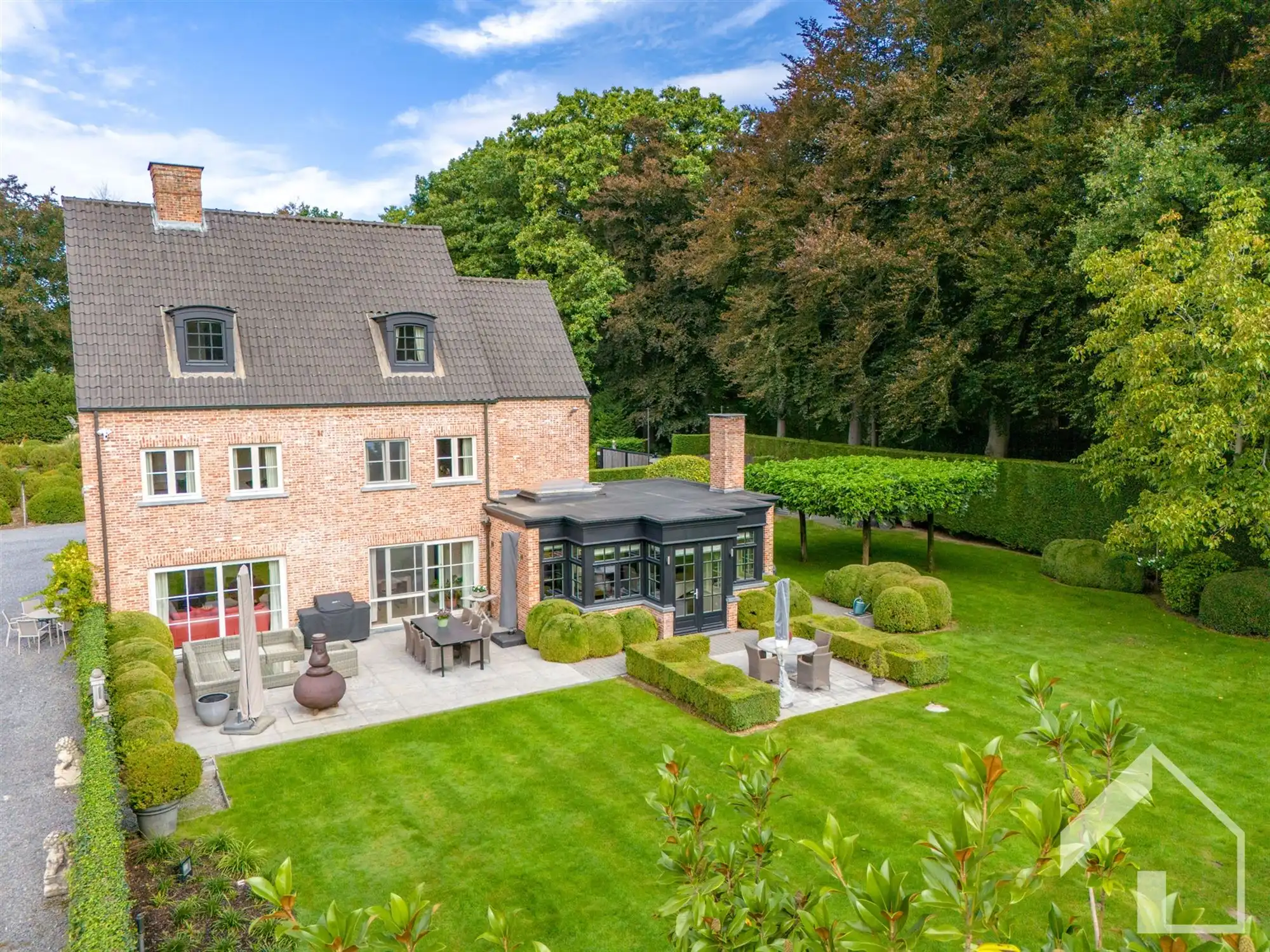 Exclusieve villa met loods, prachtige tuin en topafwerking op ruim 7.400 m²  foto 7