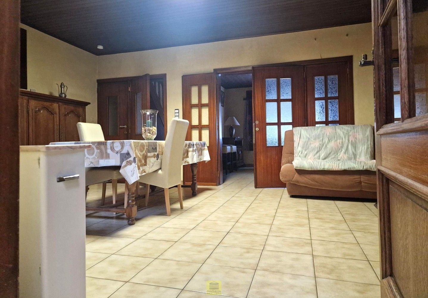 Rustig gelegen gezinswoning met 4 slaapkamers, garage en ruime zolder (= extra kamers) foto 4