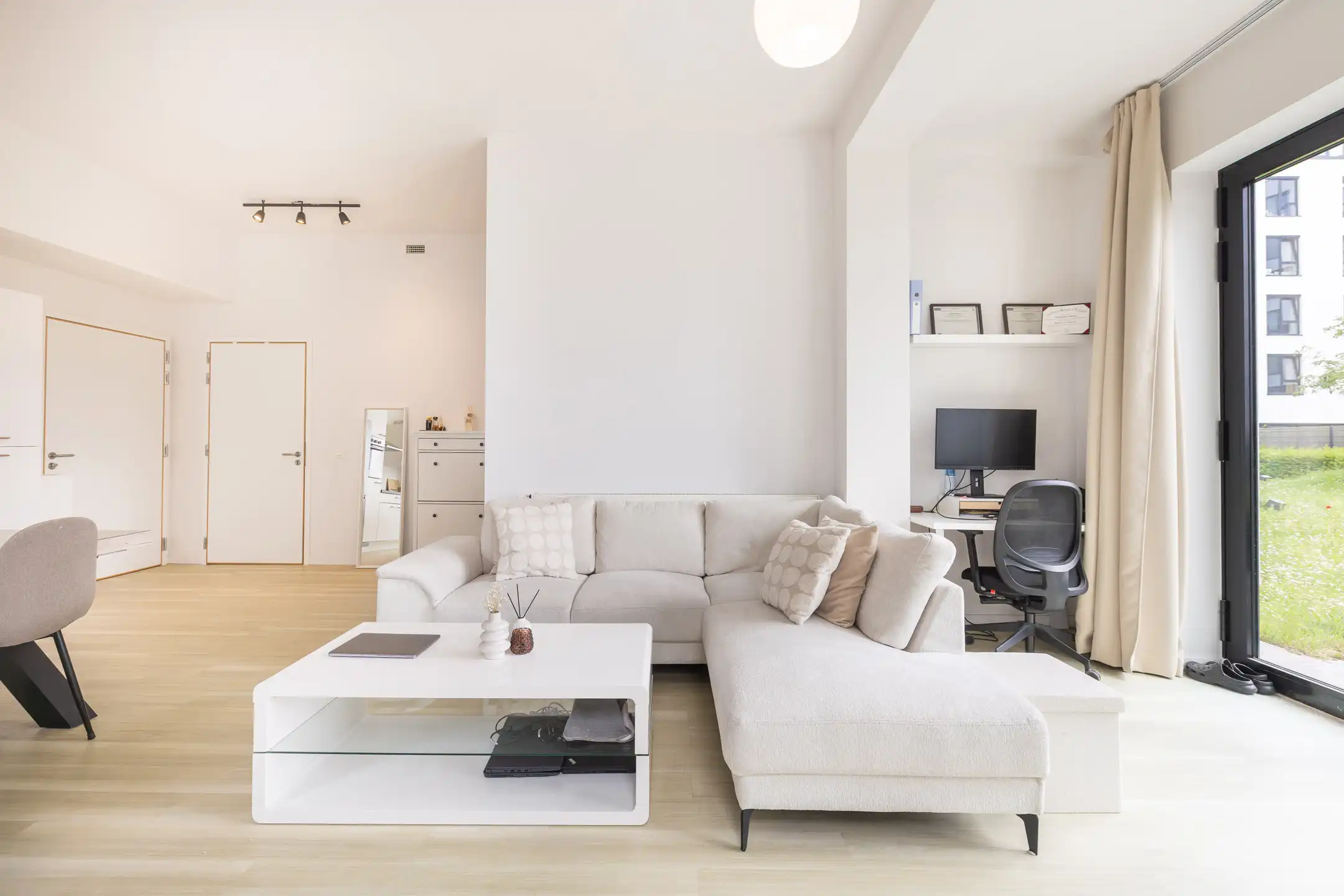 RECENT GEBOUWD APPARTEMENT AAN HET KANAAL, 1 SLPK + TERRAS foto 2