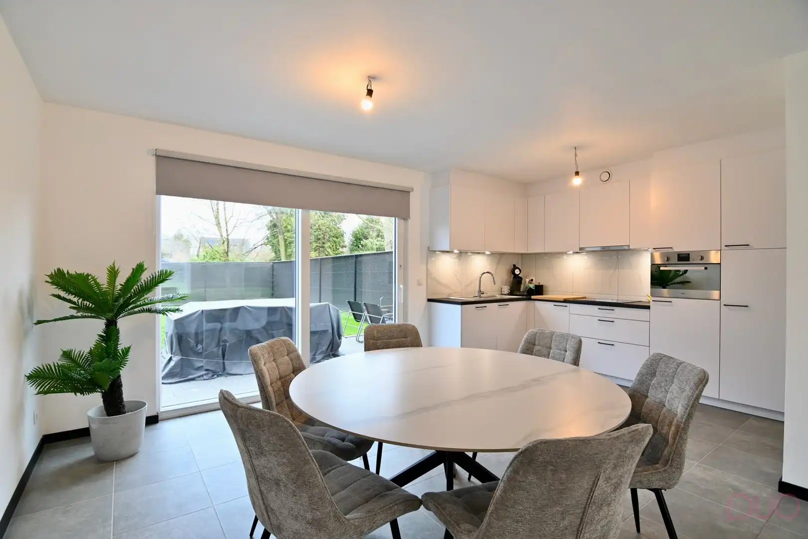 Moderne halfopen gezinswoning. foto 7