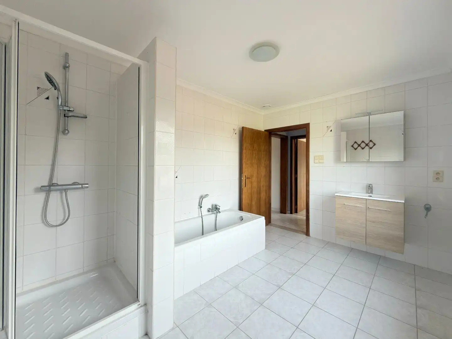 Appartement met drie slaapkamers in Opvelp foto 12
