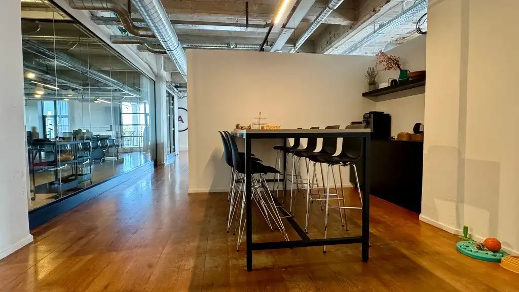 Hip loftkantoor te huur in Handelsdokcenter in Gent foto 12