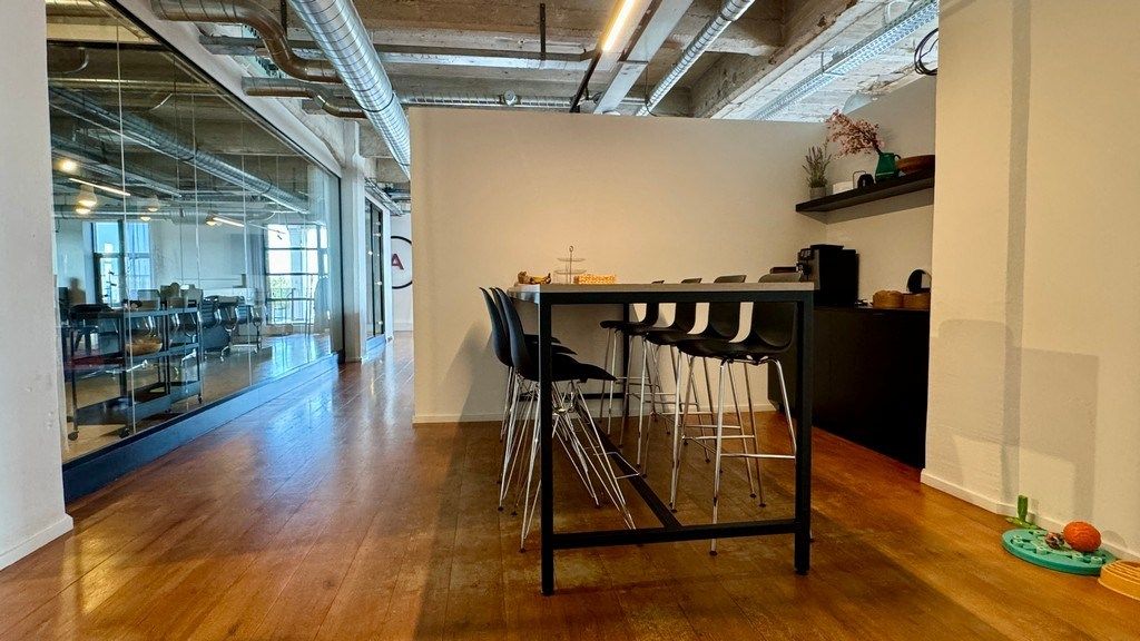 Hip loftkantoor te huur in Handelsdokcenter in Gent foto 12
