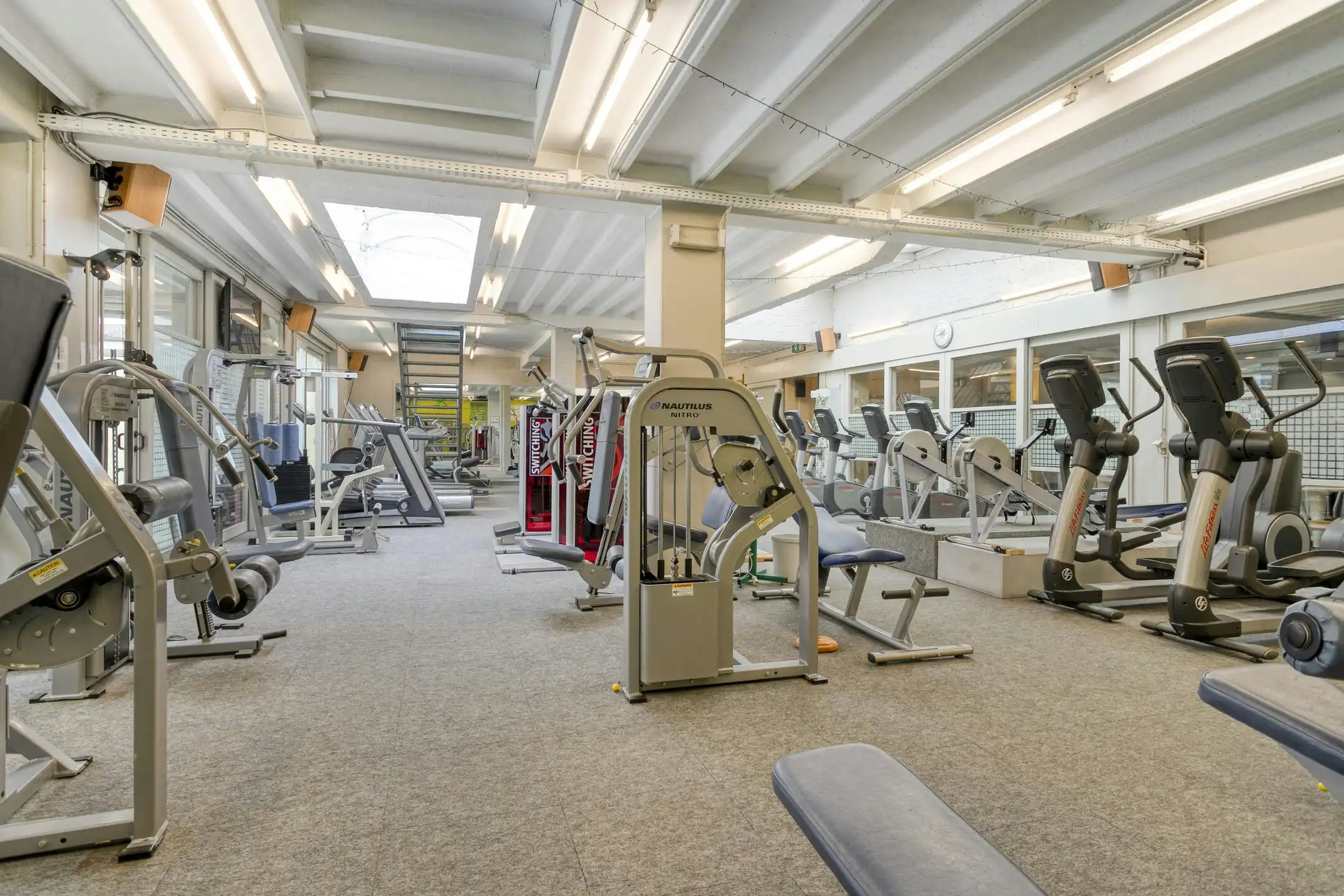 Sportcentrum met woning te koop in Roeselare foto 21