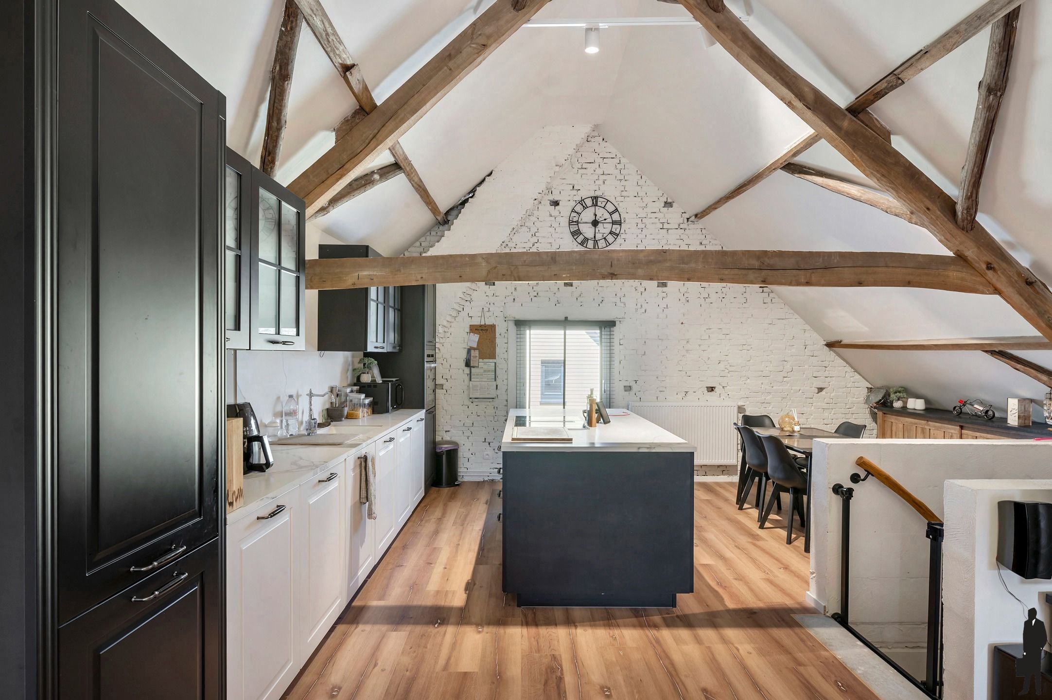 Gerenoveerd opbrengsteigendom: handelsruimte, duplex, studio foto 14