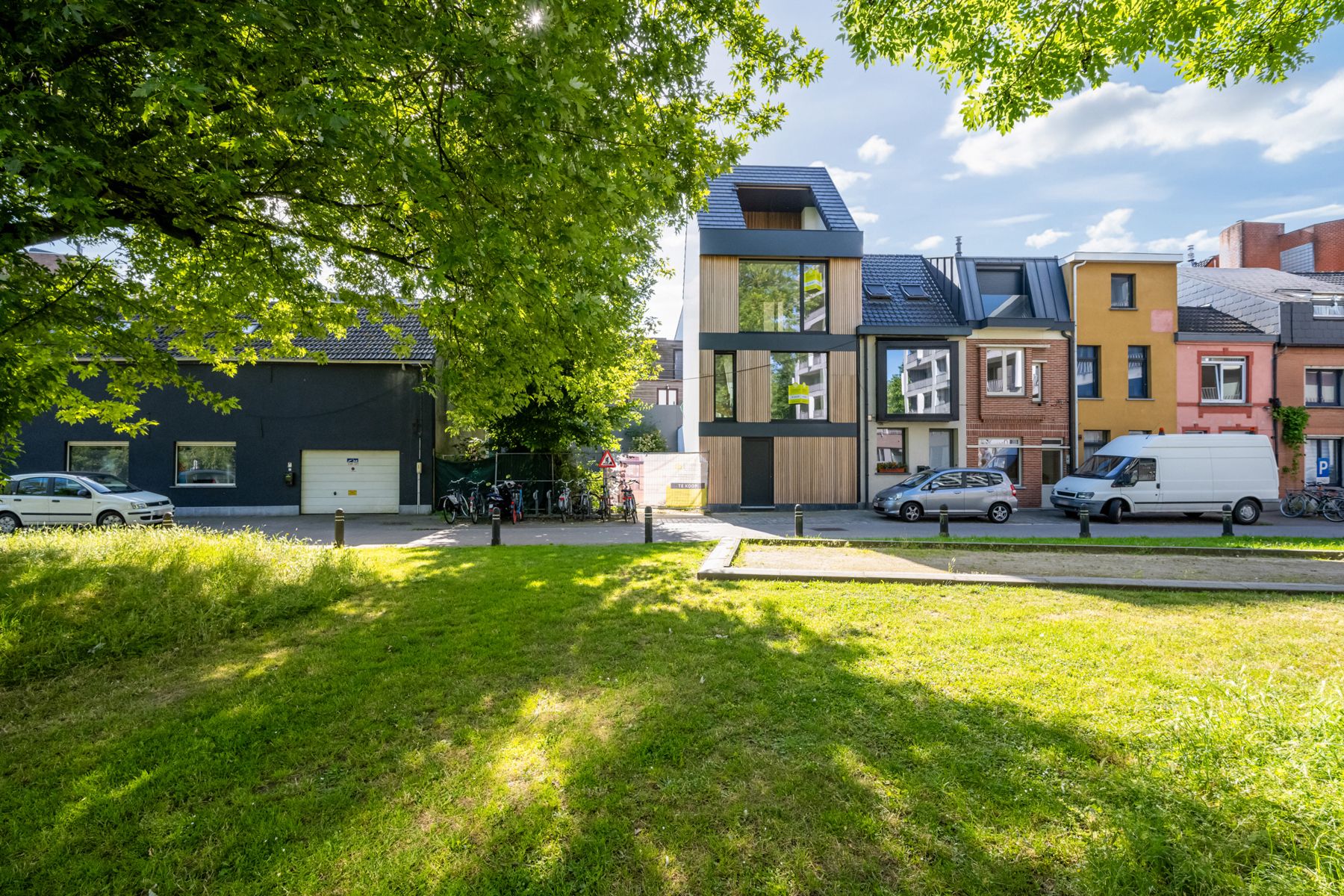 Nieuwbouwwoning met 3 kamers, terras en zicht op het water foto 14