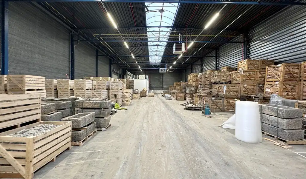 Logistieke loods met kantoren te huur in Bornem foto 7