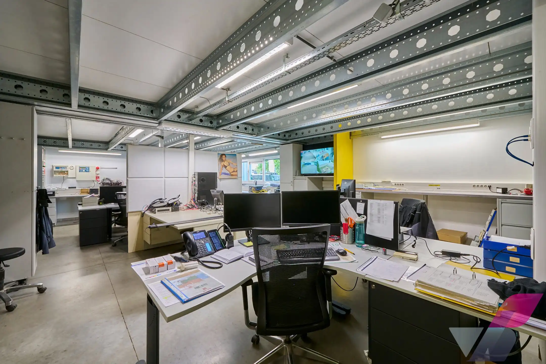 MULTIFUNCTIONEEL GEBOUW OP MOOIE ZICHTLOCATIE foto 7