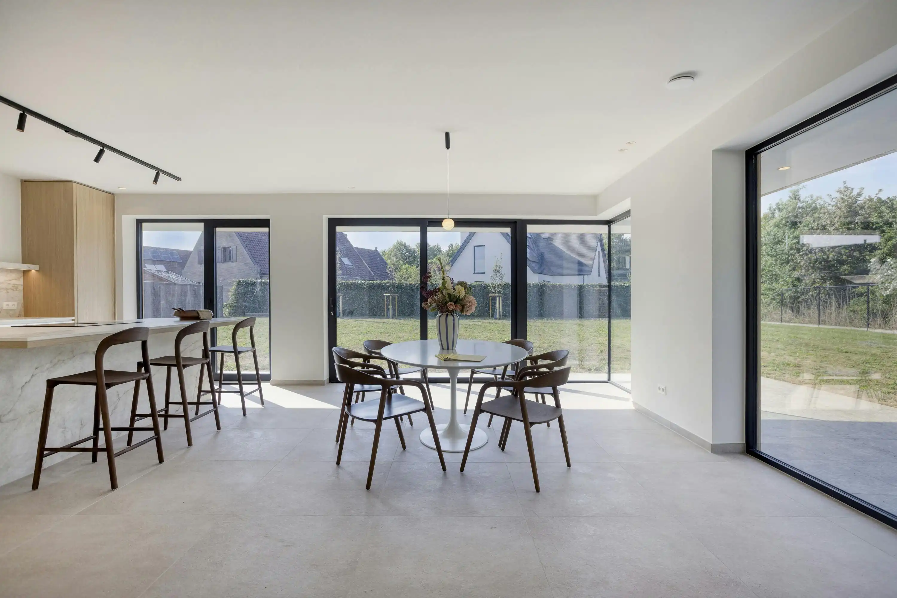 Nieuwbouwvilla met 4 slaapkamers op 1361m² grond foto 6