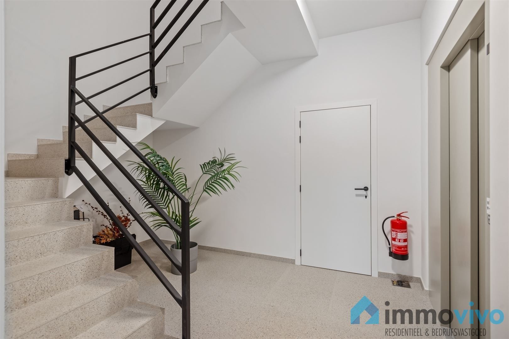 Totaalgerenoveerd gelijkvloersappartement met mooie tuin in Elsdonkwijk foto 10