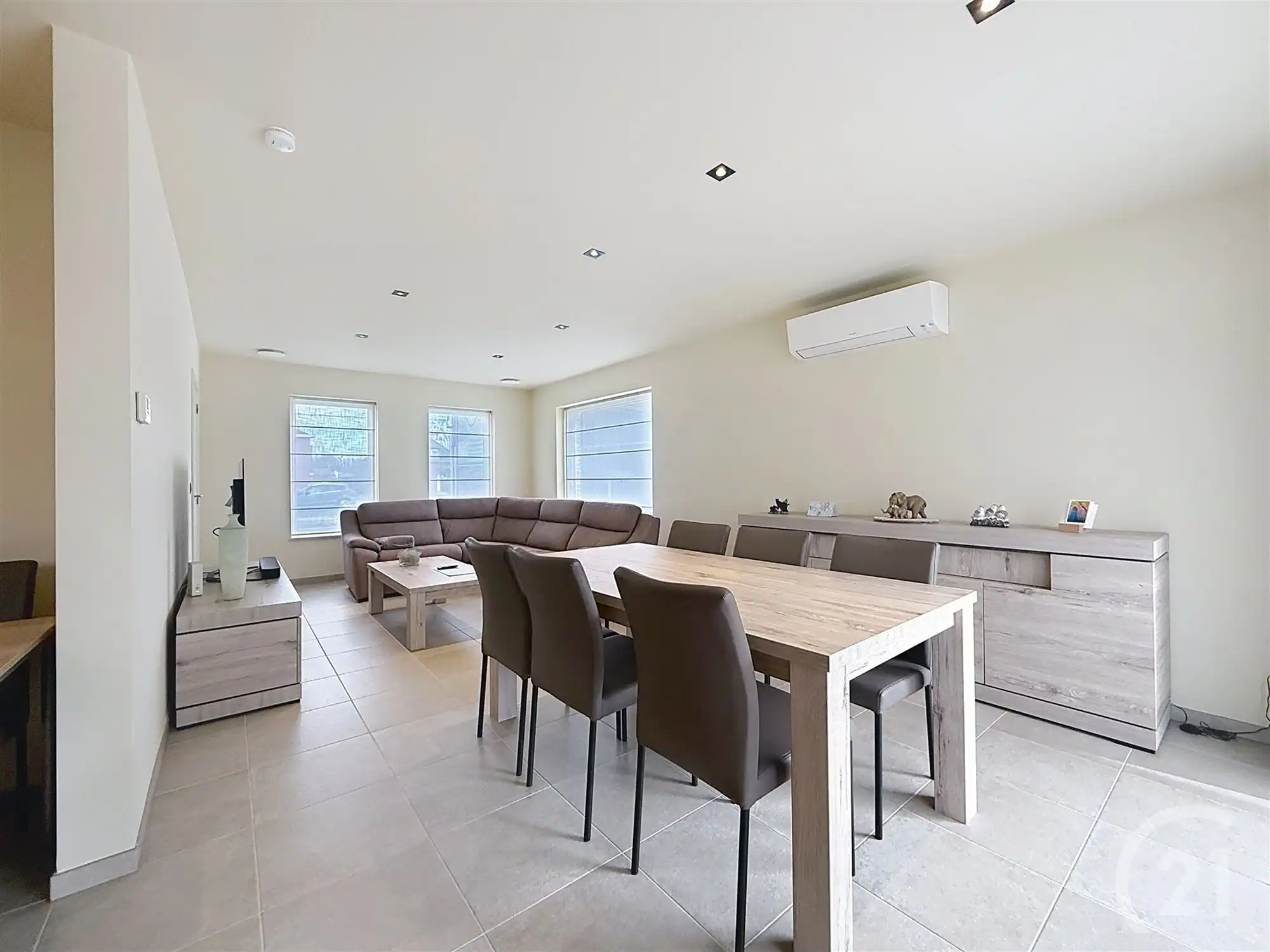 Aangename recente woning met 3 slaapkamers! foto 8