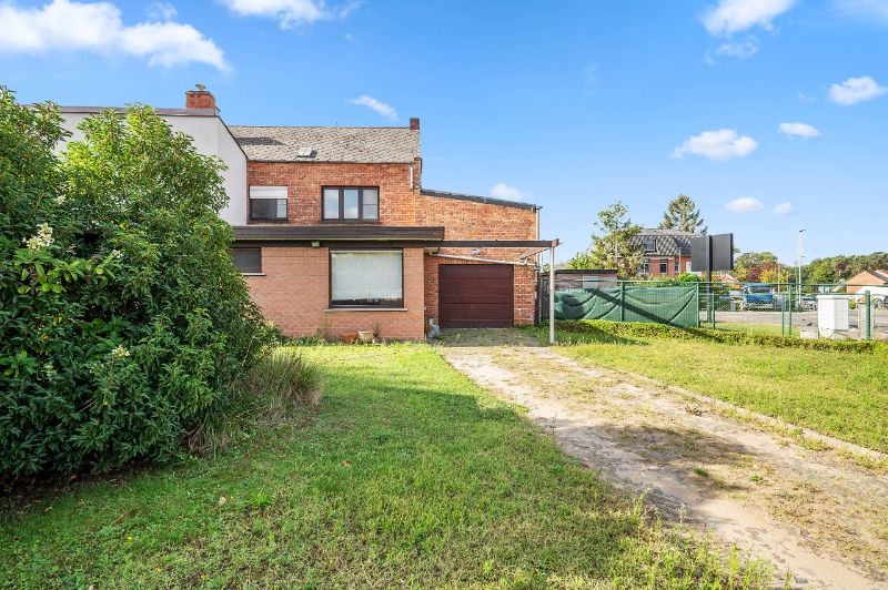 Ruime woning van 260m² op 4a25ca met 4 slaapkamers foto 32
