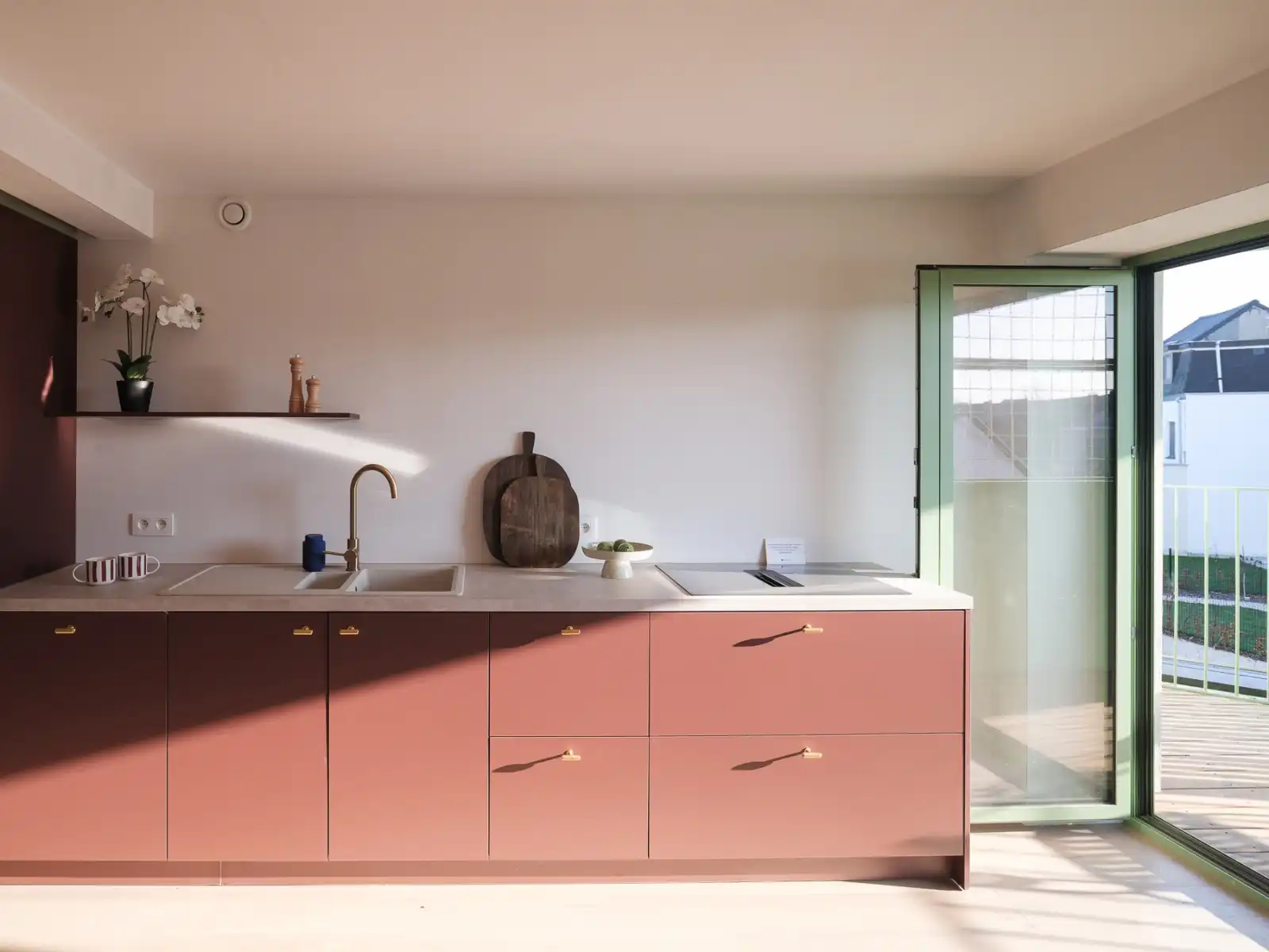 Gerenoveerd 2 slpk appartement met terras te Destelbergen foto 2