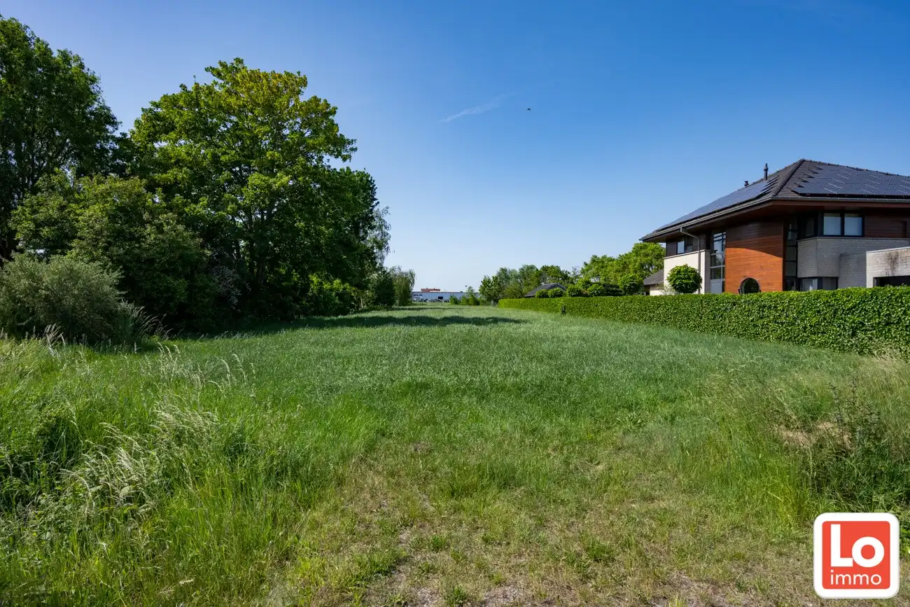 Mooi gelegen Bouwgrond met achtergrond/weide van in totaal 14705 m² foto 4