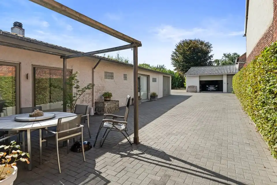 CHARMANTE WONING MET 3 SLKS EN EEN PRACHTIGE TUIN MET TAL VAN MOGELIJKHEDEN foto 5